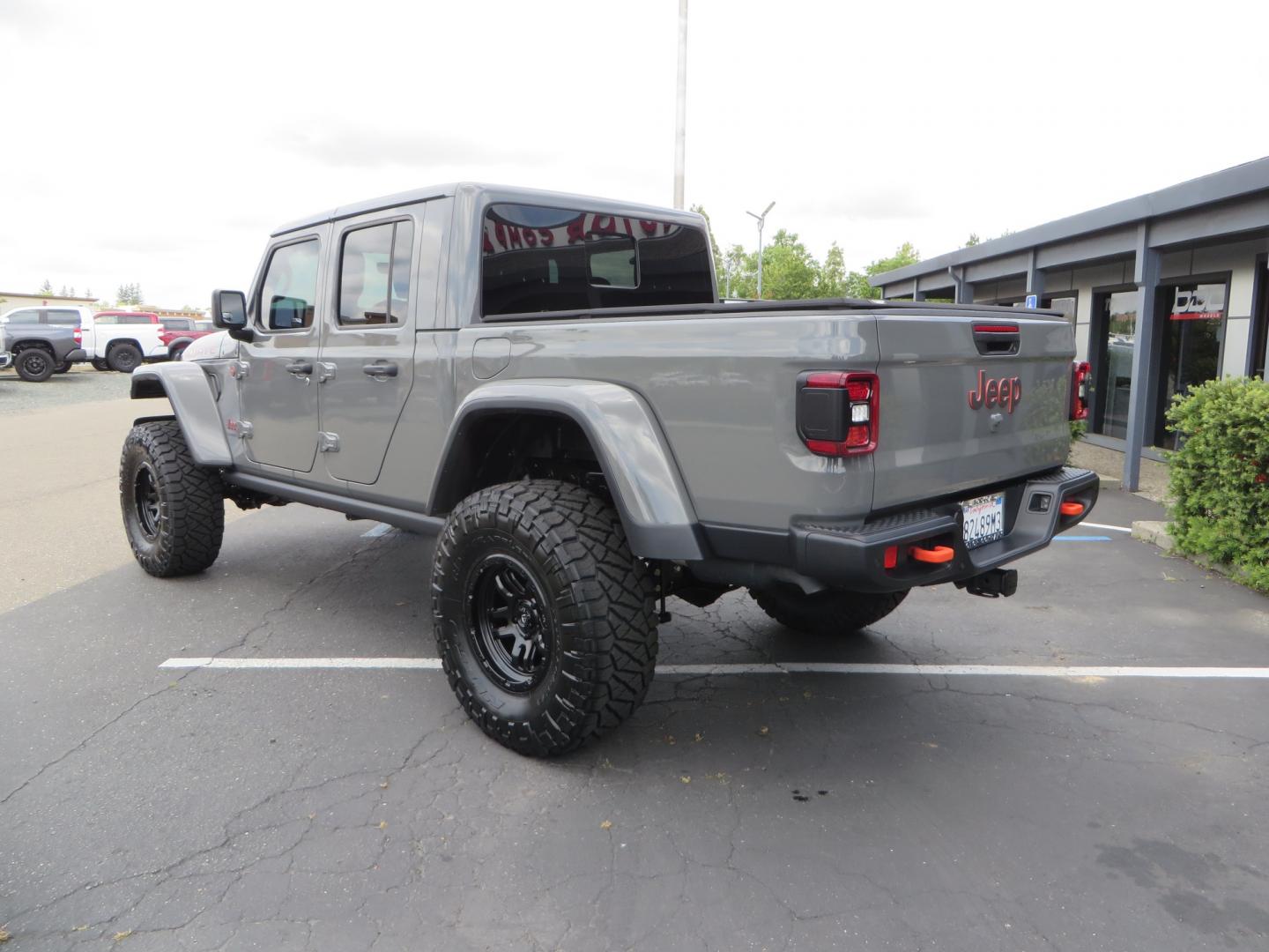 2021 Sting Grey /BLACK Jeep Gladiator Gladiator Mojave (1C6JJTEG4ML) with an 3.6L V6 engine, automatic transmission, located at 2630 Grass Valley Highway, Auburn, CA, 95603, (530) 508-5100, 38.937893, -121.095482 - Mojave Galdiator featuring a Readylift 4" suspension system, 37" Nitto Ridge Grappler tires, 17" Fuel Ammo wheels, Rugged Ridge bed cover, and window tint. - Photo#6